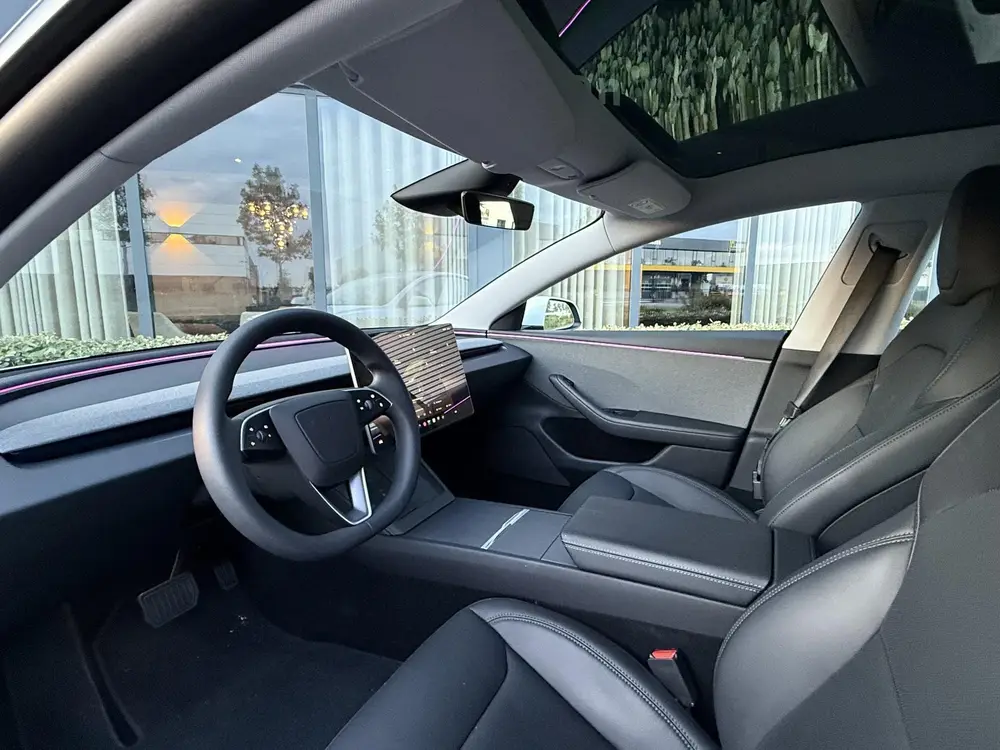 Tesla Model 3 RWD Highland uit 2025, foto 3