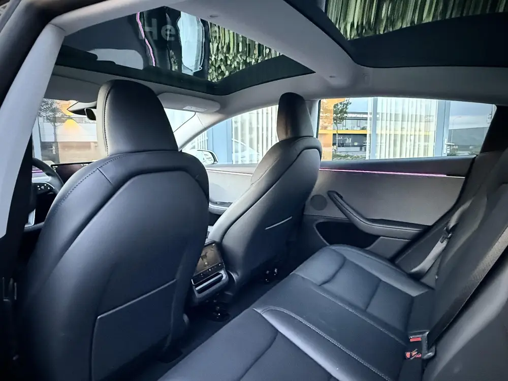 Tesla Model 3 RWD Highland uit 2025, foto 4