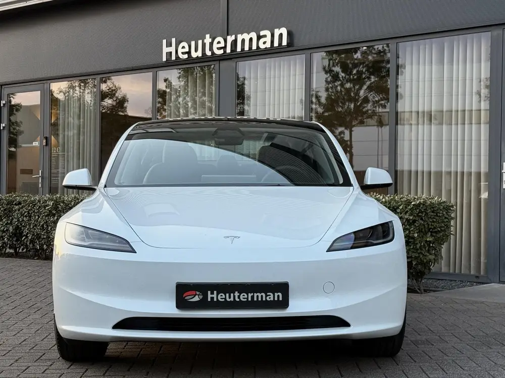 Tesla Model 3 RWD Highland uit 2025, foto 5