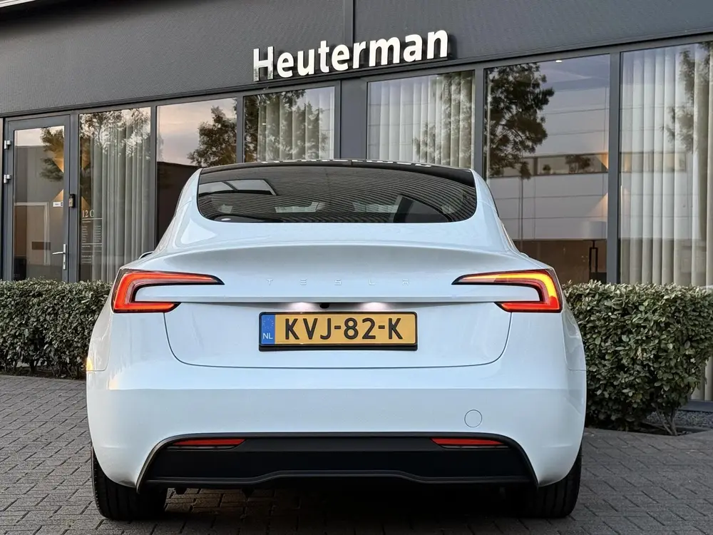 Tesla Model 3 RWD Highland uit 2025, foto 6