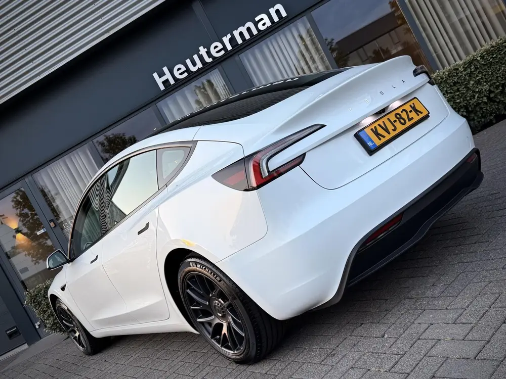Tesla Model 3 RWD Highland uit 2025, foto 8
