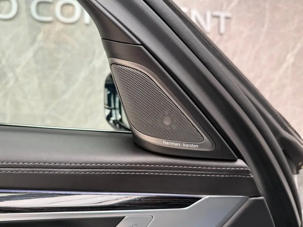 BMW 7-serie 750i xDrive 530 PK uit 2019, foto 19