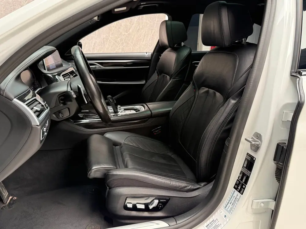BMW 7-serie 750i xDrive 530 PK uit 2019, foto 20