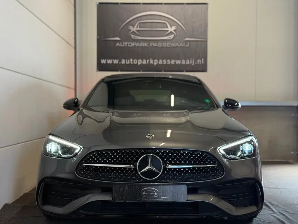 Mercedes-Benz C-Klasse 180 AMG Pano uit 2022, foto 2
