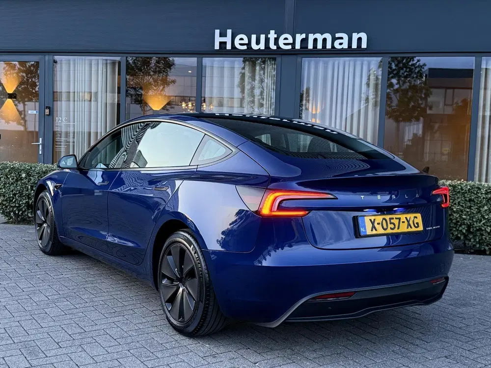 Tesla Model 3 Premium Long Range AWD Highland uit 2024, foto 16