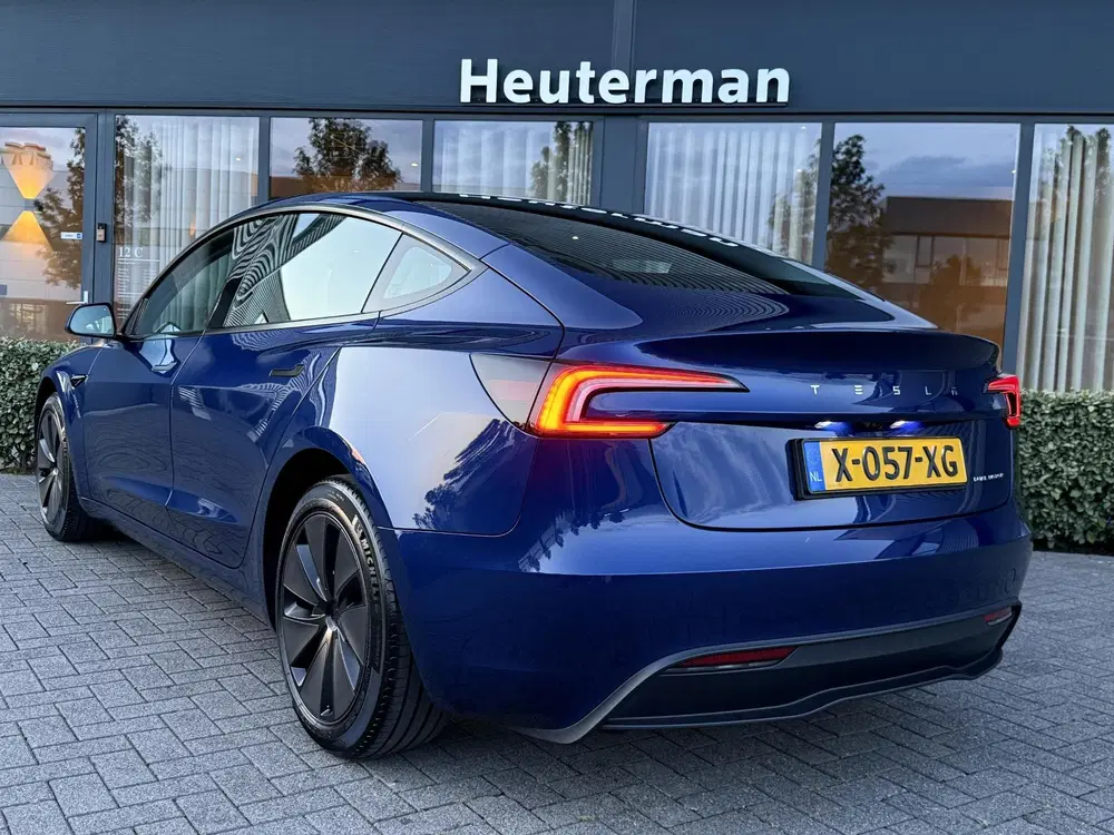 Tesla Model 3 Premium Long Range AWD Highland uit 2024, foto 2