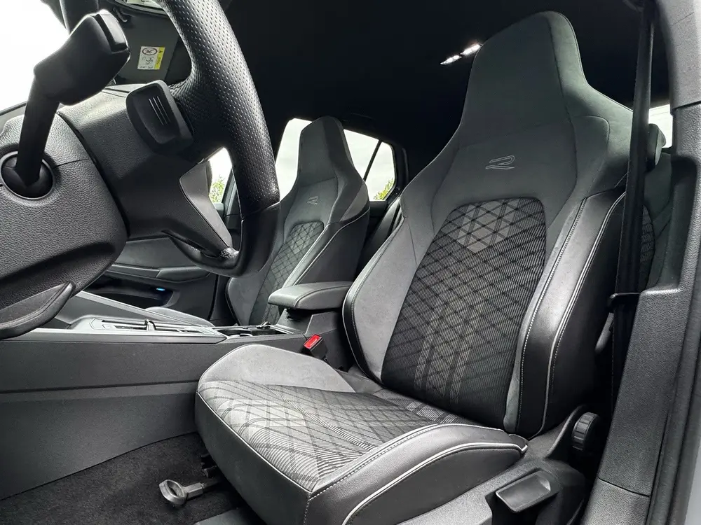 Volkswagen Golf 1.5 eTSI R-Line Business, IQ Lights, ACC Tra uit 2021, foto 10
