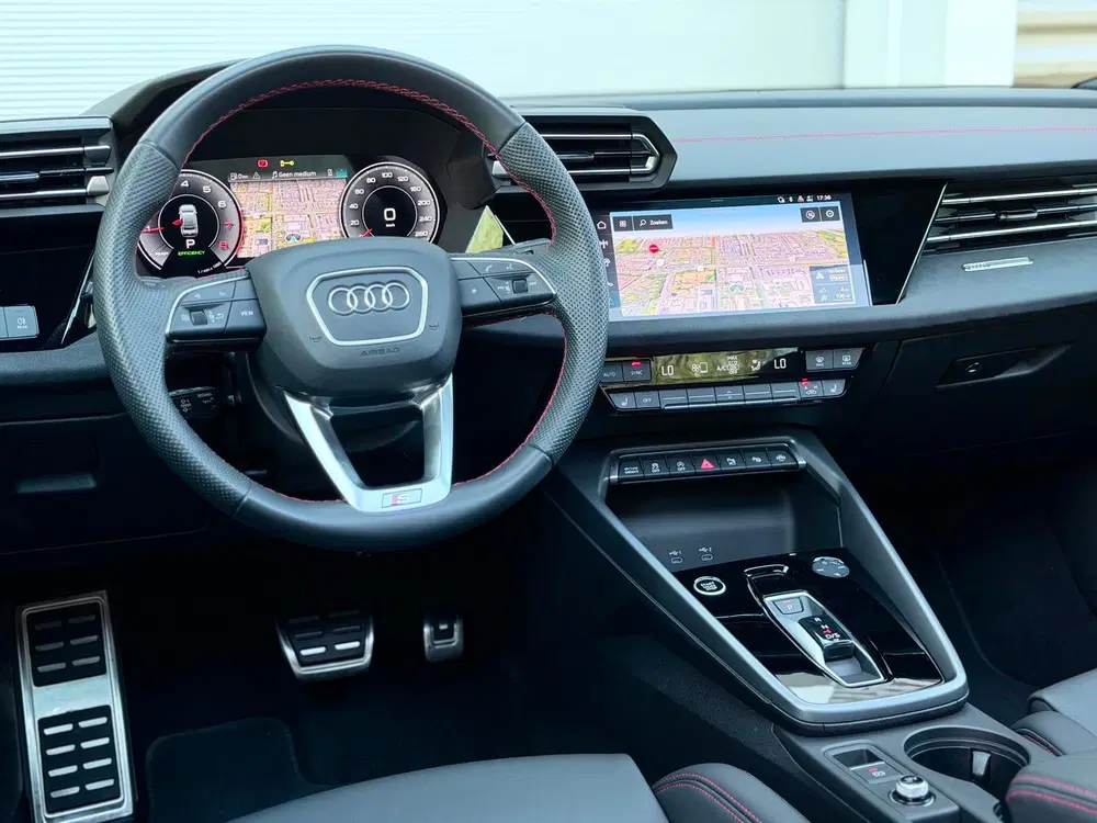 Audi A3 35 TFSI S-Line Pano uit 2024, foto 15