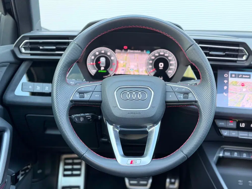 Audi A3 35 TFSI S-Line Pano uit 2024, foto 16