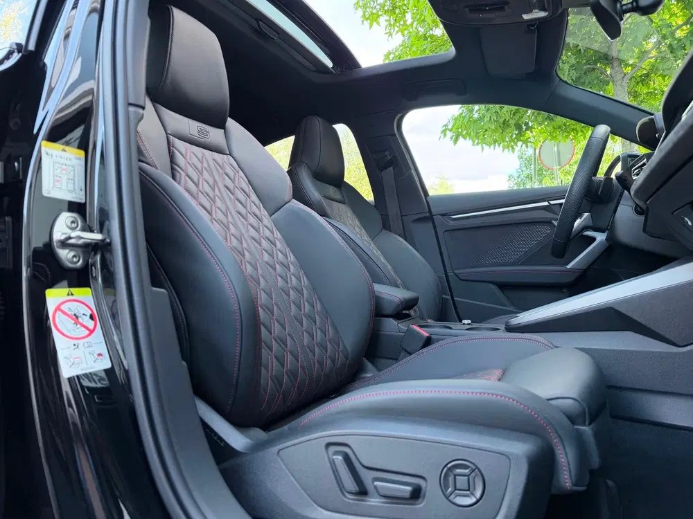Audi A3 35 TFSI S-Line Pano uit 2024, foto 20