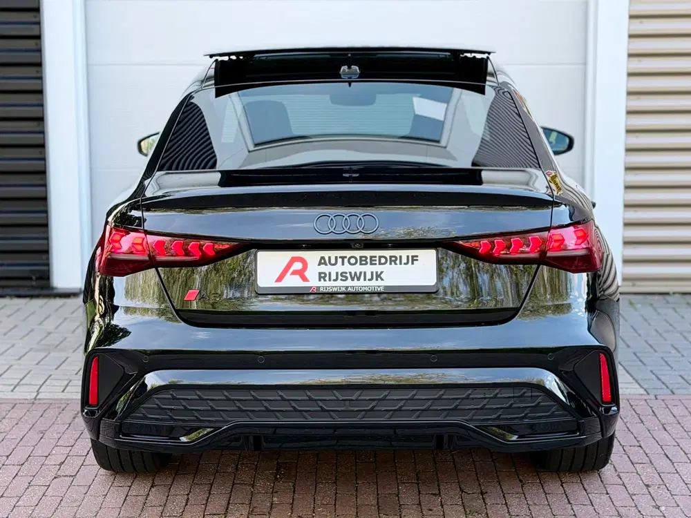 Audi A3 35 TFSI S-Line Pano uit 2024, foto 8