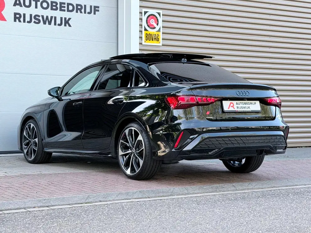 Audi A3 35 TFSI S-Line Pano uit 2024, foto 9