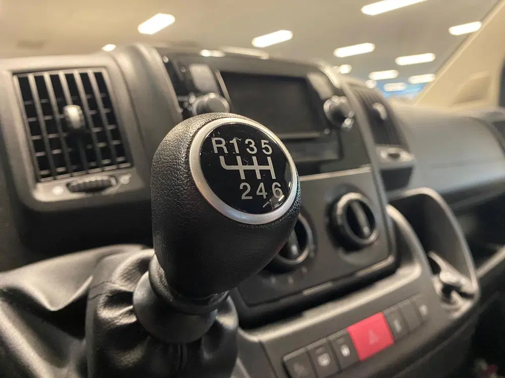 Fiat Ducato L1H1 Rolstoelbus Rolstoel voorin uit 2020, foto 12