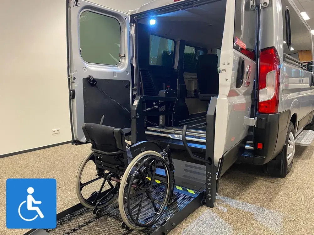 Fiat Ducato L1H1 Rolstoelbus Rolstoel voorin uit 2020, foto 2