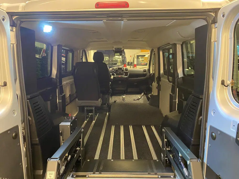 Fiat Ducato L1H1 Rolstoelbus Rolstoel voorin uit 2020, foto 4