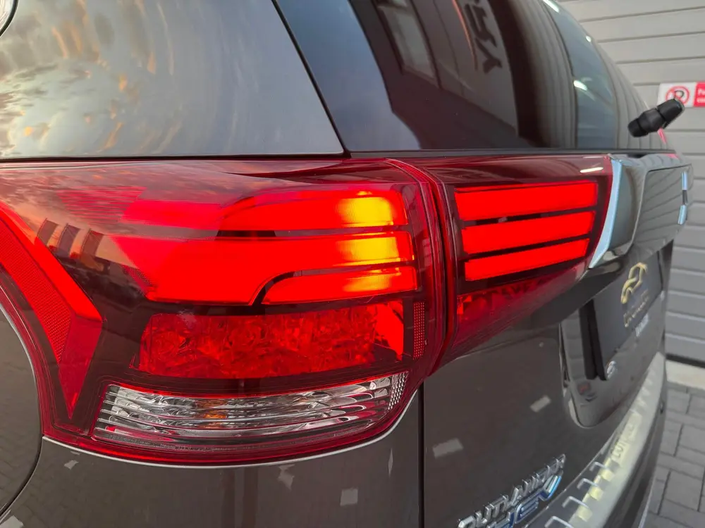 Mitsubishi Outlander 2.4 PHEV S-Edition Bomvol uit 2019, foto 11