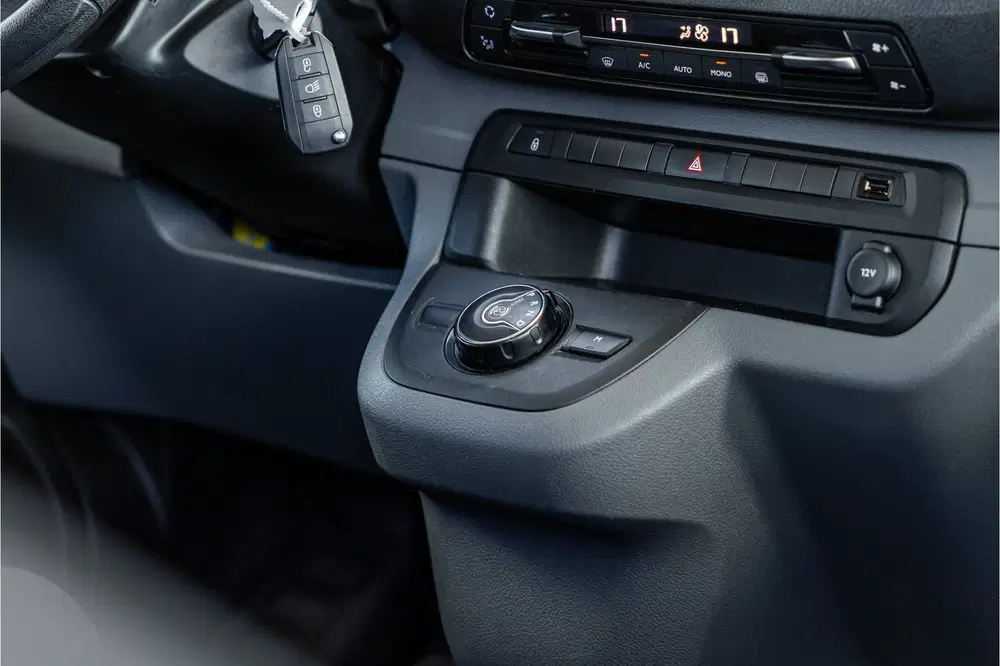 Peugeot Expert 2.0 BlueHDI 180 Long Premium DC uit 2022, foto 12