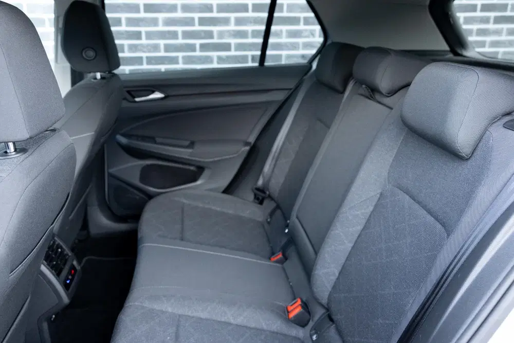 Volkswagen Golf 1.0 eTSI DSG Life Business uit 2022, foto 11