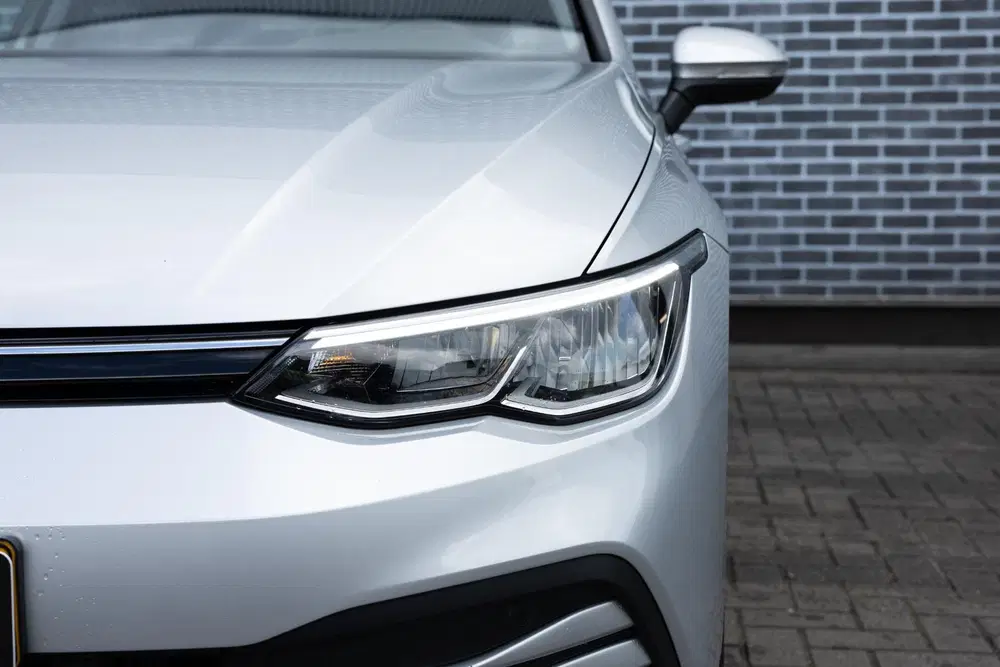 Volkswagen Golf 1.0 eTSI DSG Life Business uit 2022, foto 14