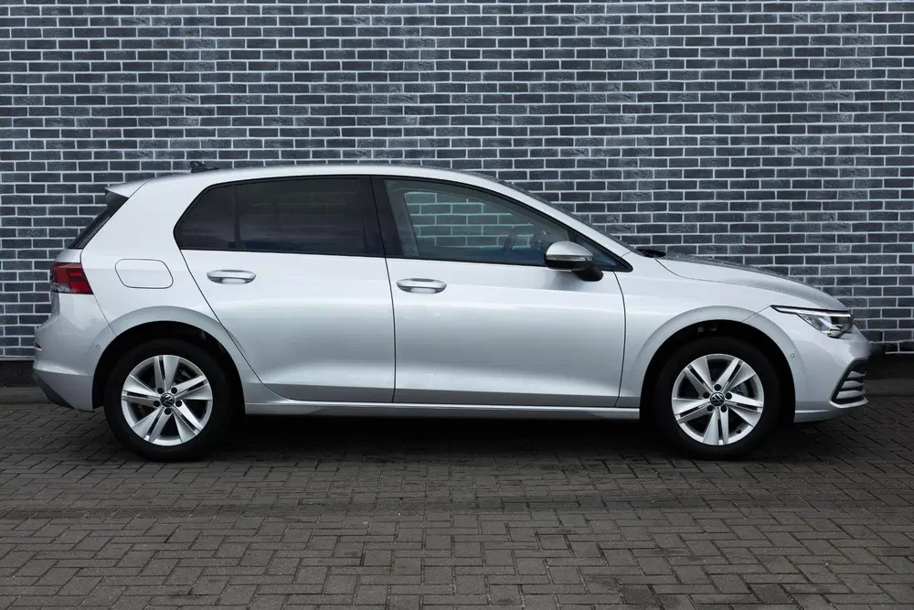 Volkswagen Golf 1.0 eTSI DSG Life Business uit 2022, foto 16