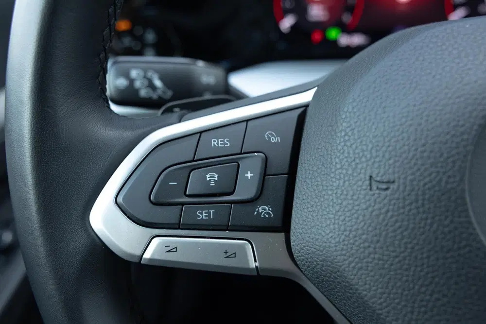 Volkswagen Golf 1.0 eTSI DSG Life Business uit 2022, foto 20