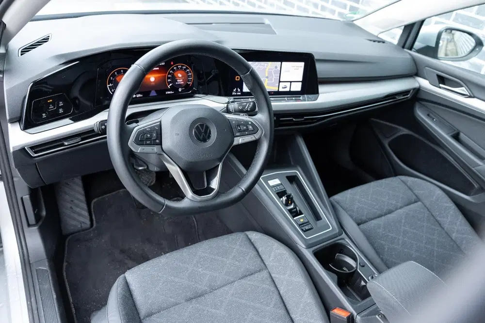 Volkswagen Golf 1.0 eTSI DSG Life Business uit 2022, foto 8