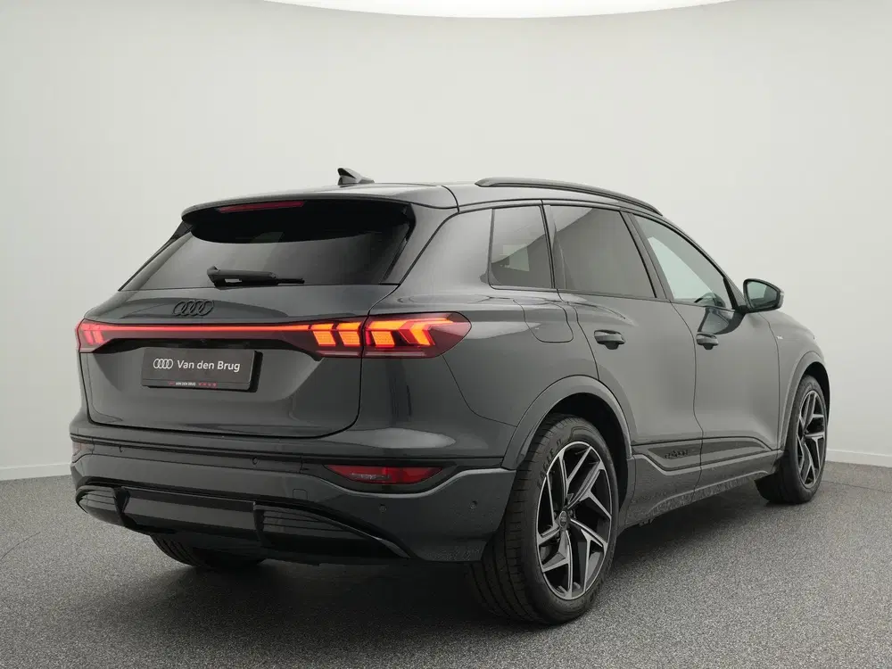 Audi Q6 e-tron S edition 83 kWh 252pk uit 2025, foto 2