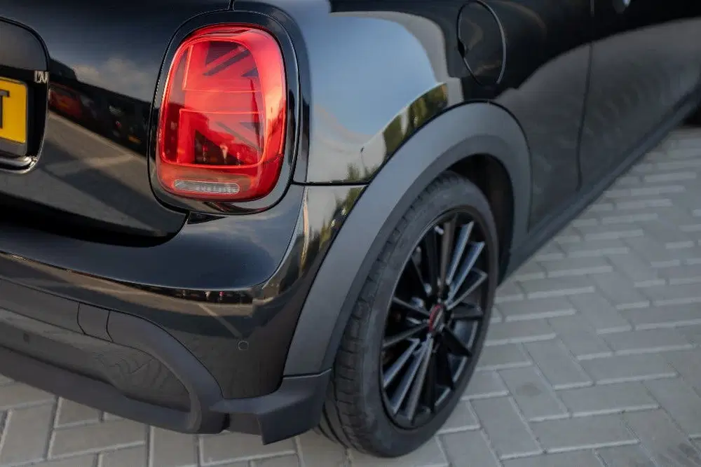 Mini Cooper Cooper One uit 2021, foto 10