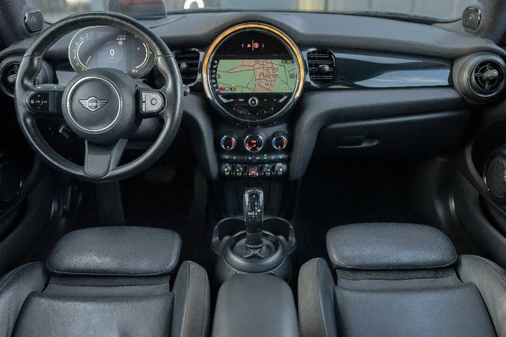 Mini Cooper Cooper One uit 2021, foto 13