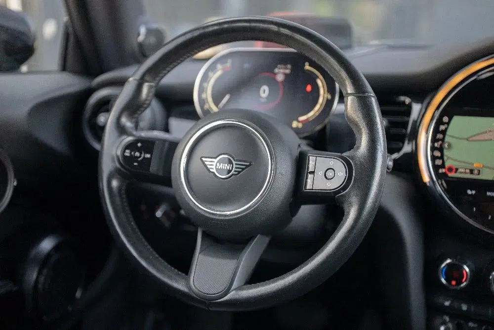 Mini Cooper Cooper One uit 2021, foto 14