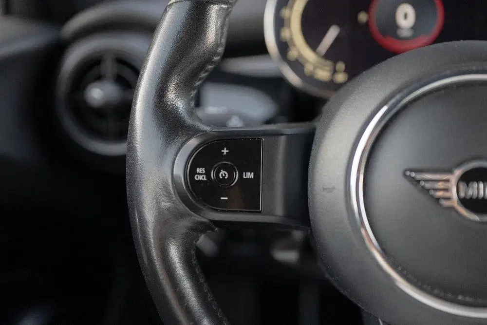 Mini Cooper Cooper One uit 2021, foto 15