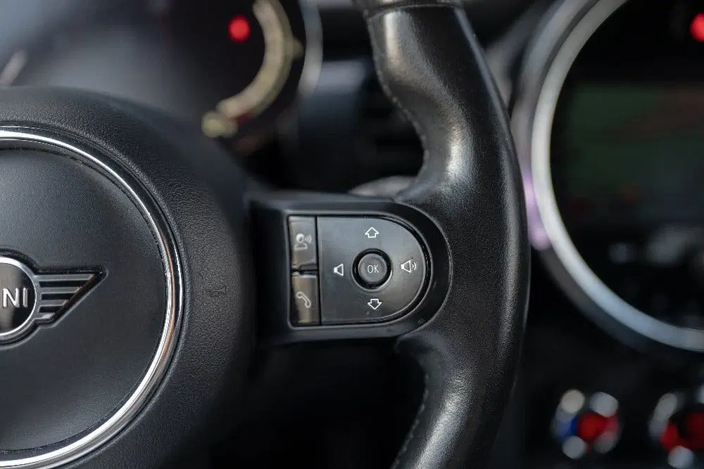 Mini Cooper Cooper One uit 2021, foto 17