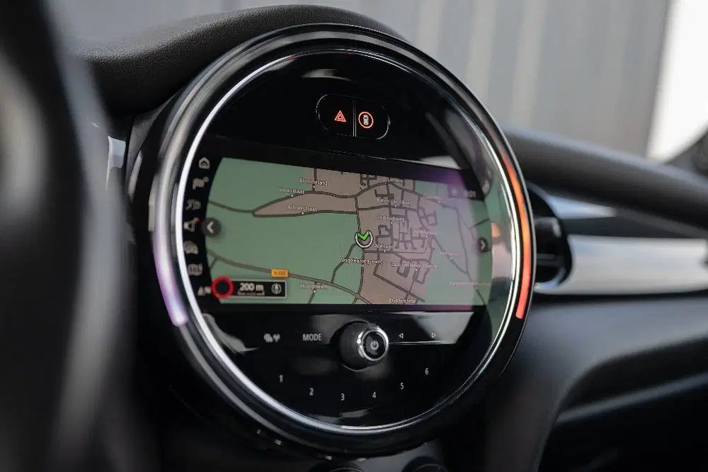 Mini Cooper Cooper One uit 2021, foto 18