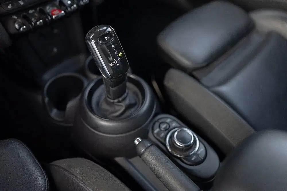 Mini Cooper Cooper One uit 2021, foto 19