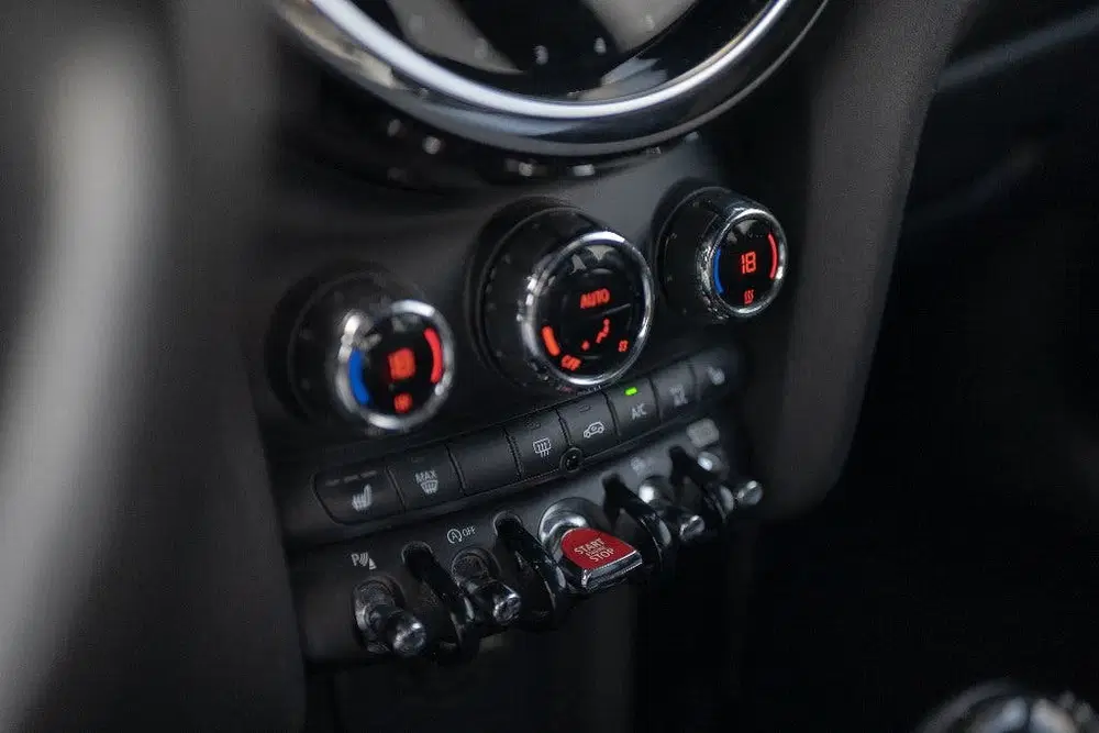 Mini Cooper Cooper One uit 2021, foto 20