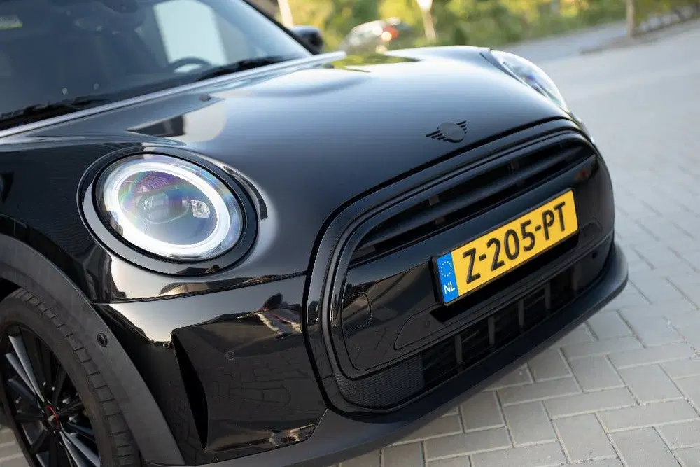 Mini Cooper Cooper One uit 2021, foto 4