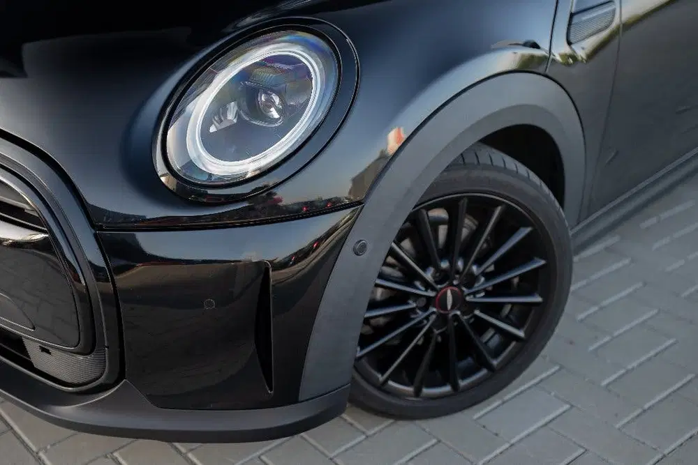 Mini Cooper Cooper One uit 2021, foto 5