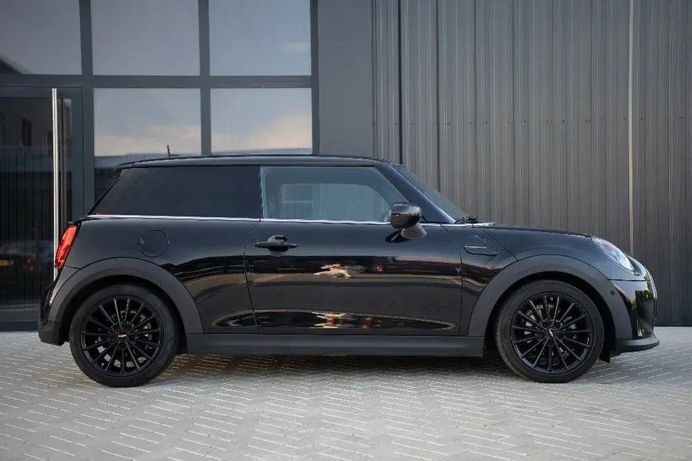 Mini Cooper Cooper One uit 2021, foto 6