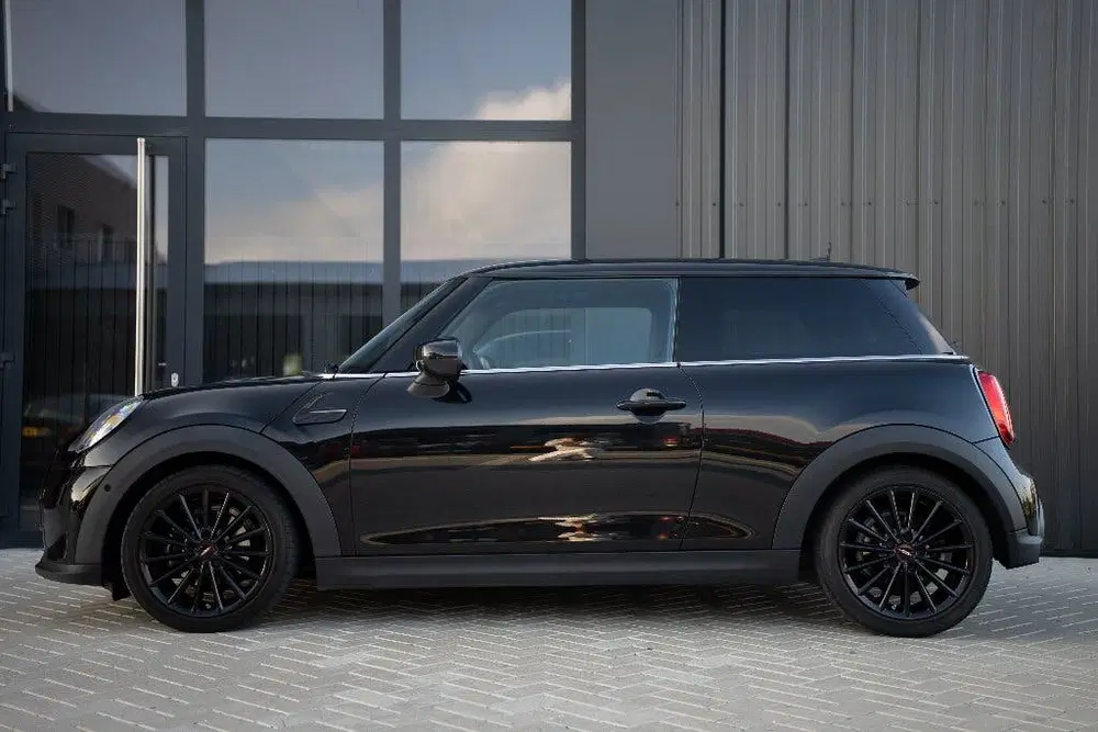 Mini Cooper Cooper One uit 2021, foto 7