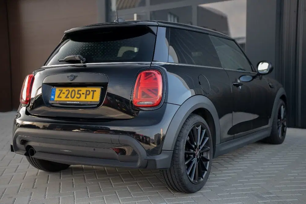 Mini Cooper Cooper One uit 2021, foto 8