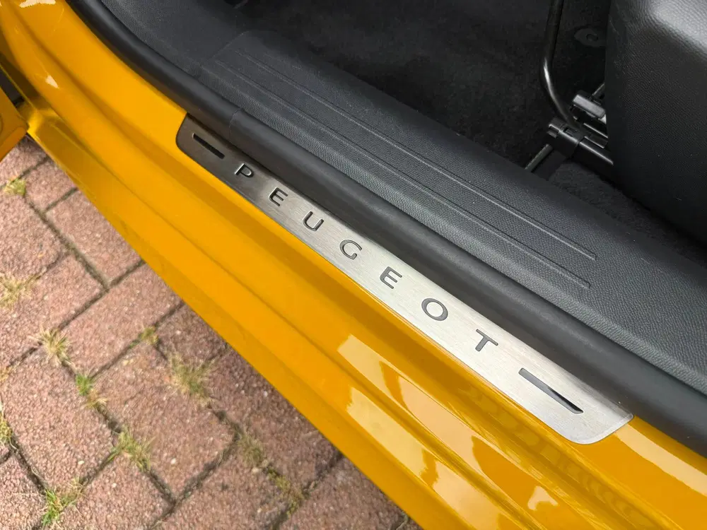 Peugeot 208 1.2 PureTech GT-Line uit 2020, foto 15
