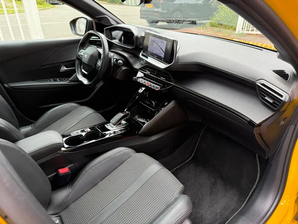 Peugeot 208 1.2 PureTech GT-Line uit 2020, foto 19