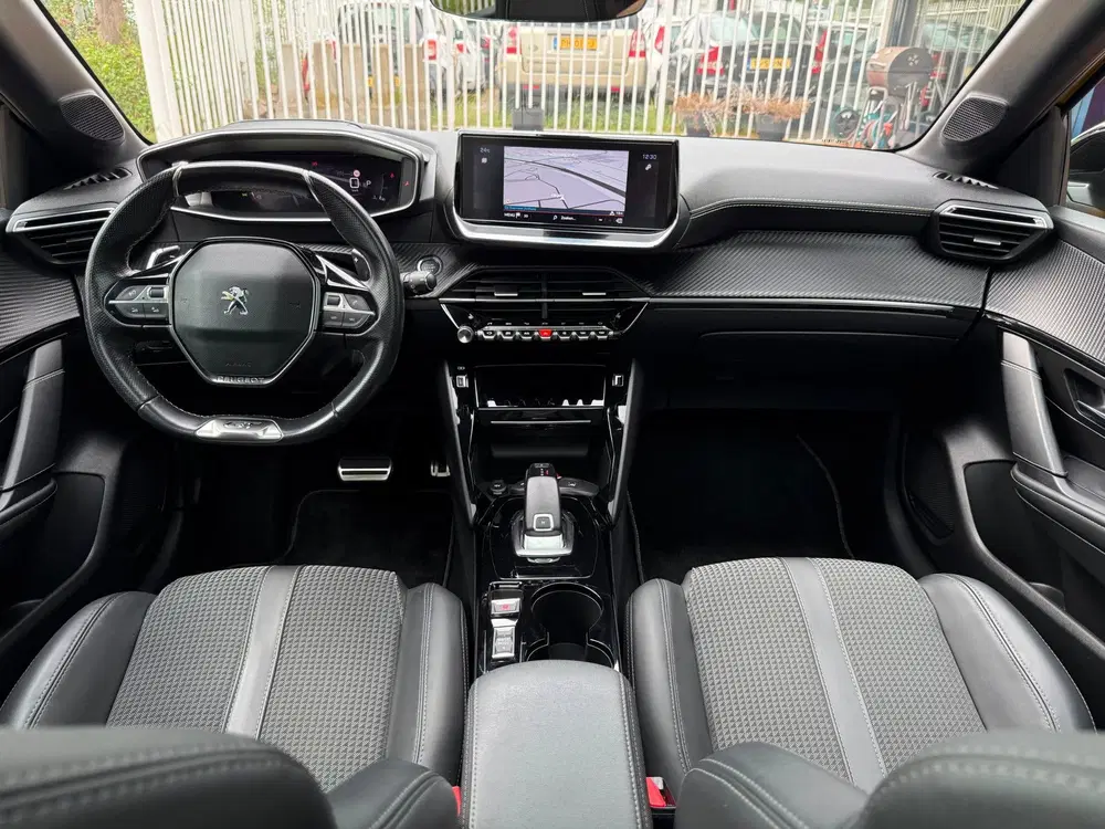 Peugeot 208 1.2 PureTech GT-Line uit 2020, foto 2