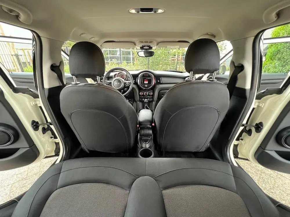 Mini Cooper Cooper 5-deurs 1.5i 102pk CarPlay Climate uit 2020, foto 11