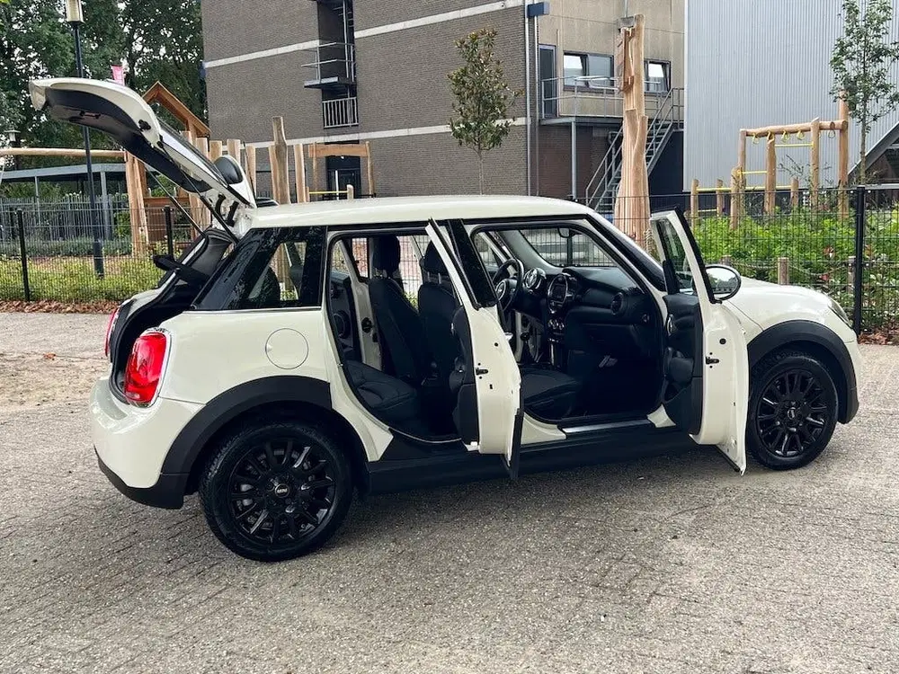 Mini Cooper Cooper 5-deurs 1.5i 102pk CarPlay Climate uit 2020, foto 12