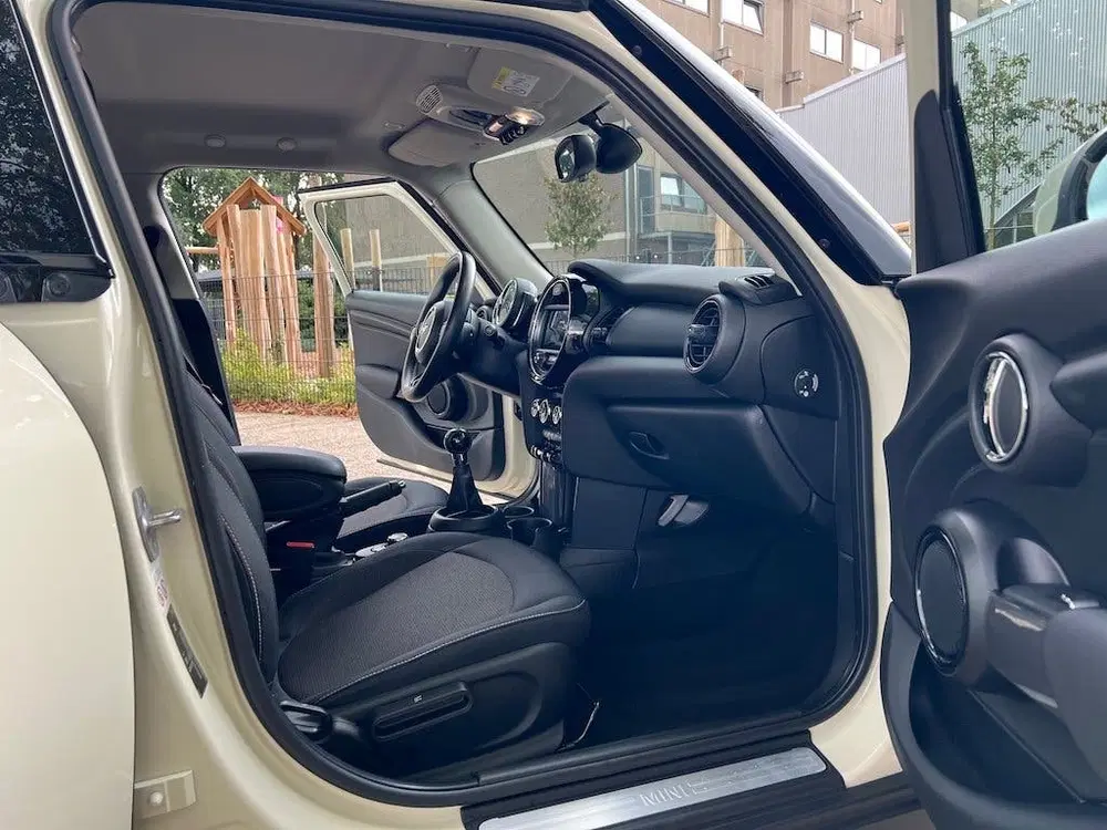 Mini Cooper Cooper 5-deurs 1.5i 102pk CarPlay Climate uit 2020, foto 13