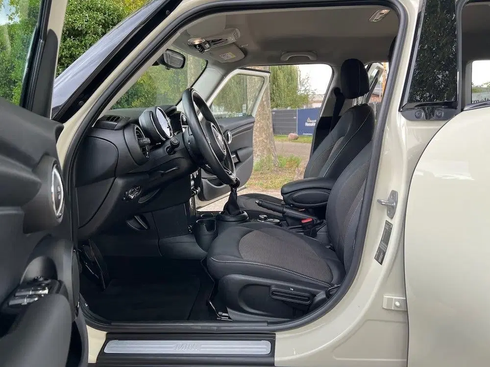 Mini Cooper Cooper 5-deurs 1.5i 102pk CarPlay Climate uit 2020, foto 14
