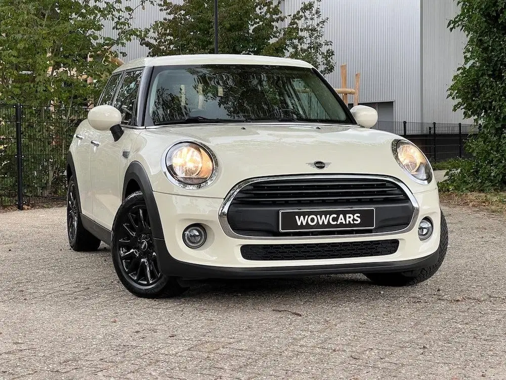 Mini Cooper Cooper 5-deurs 1.5i 102pk CarPlay Climate uit 2020, foto 3
