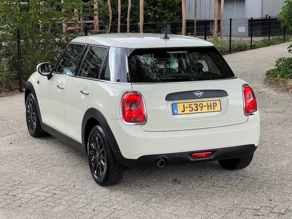 Mini Cooper Cooper 5-deurs 1.5i 102pk CarPlay Climate uit 2020, foto 5