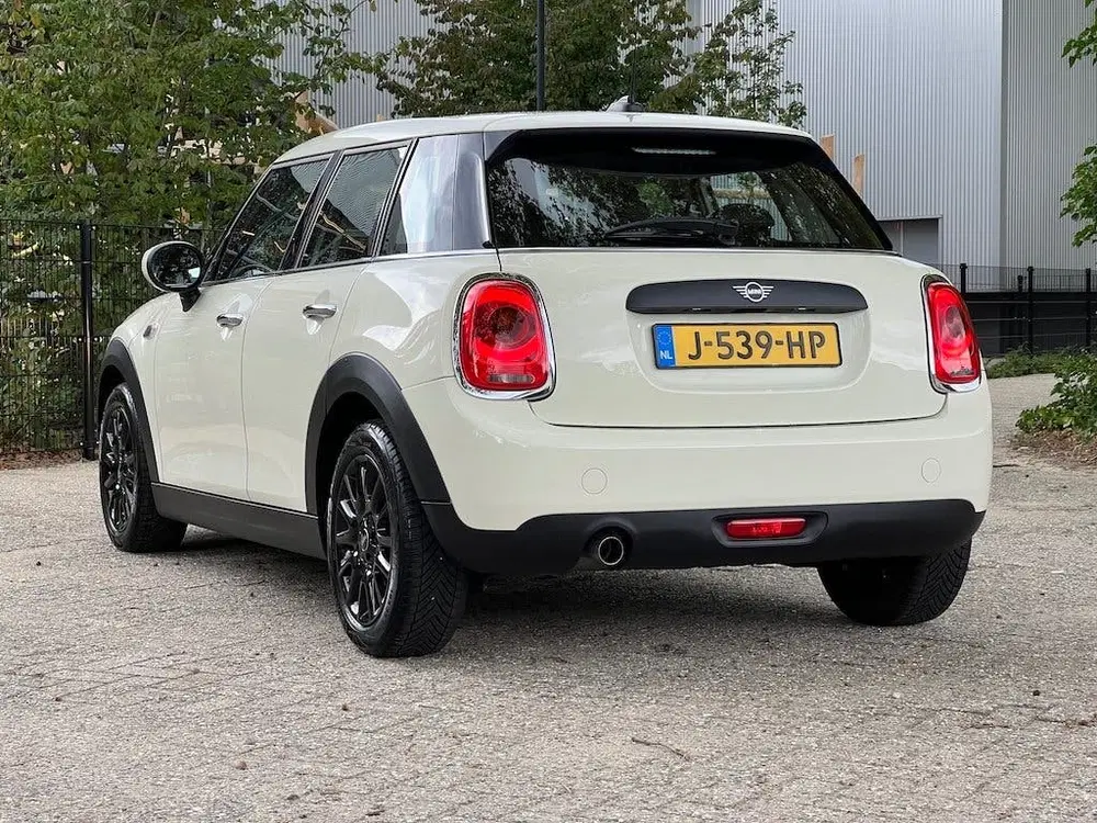 Mini Cooper Cooper 5-deurs 1.5i 102pk CarPlay Climate uit 2020, foto 6